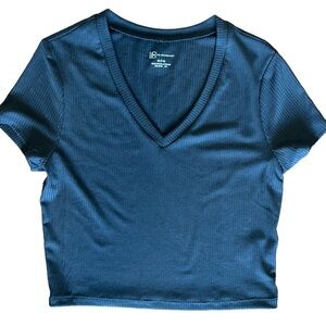 No Boundaries Black Crop Top with V Neck